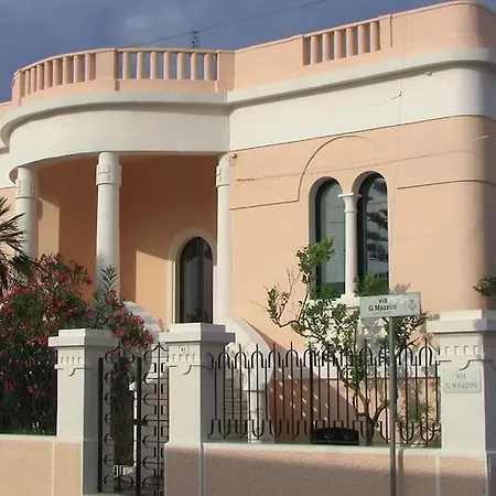 Nel Salento - Ampie E Giardino, Fino A 9 Persone Villa